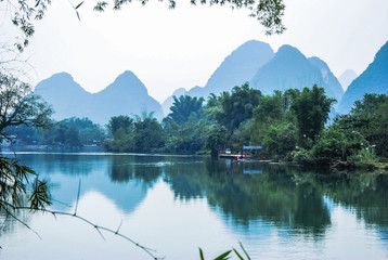 乒乓球正手平击发球的要点是什么？